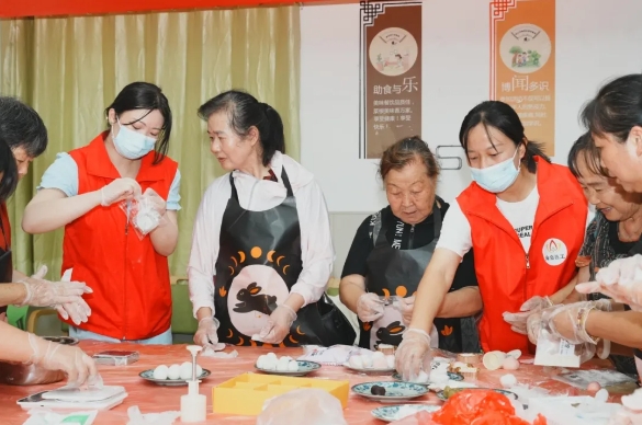 月滿(mǎn)耀華章 "餅"香迎中秋